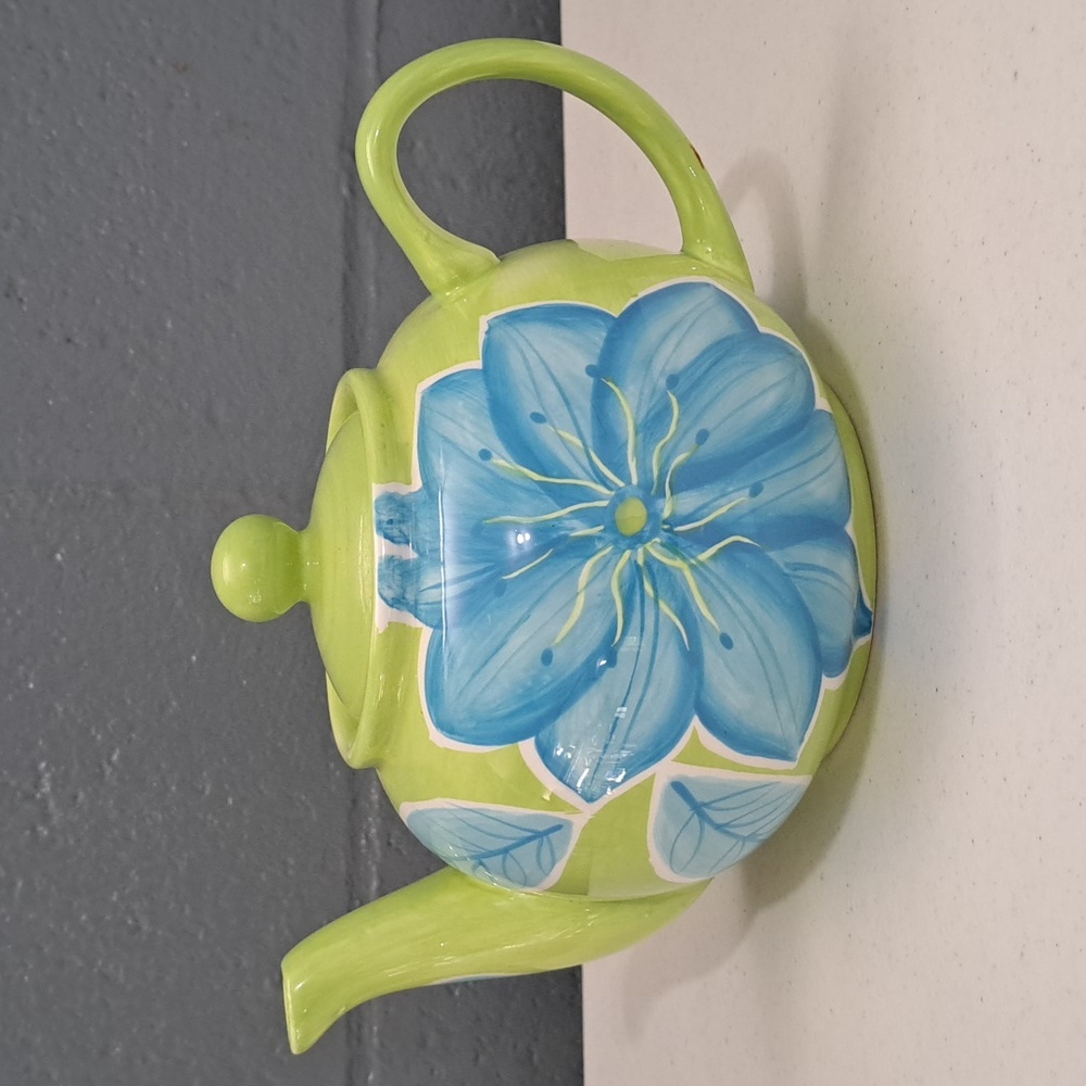 Tea pot